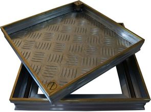 Напольный люк Премиум 44 с латунным кантом 2 створки Напольный люк Премиум 44 с латунным кантом 2 створки